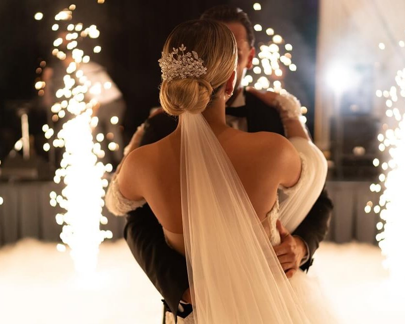 Eröffnungstanz eines Brautpaares mit Pyrotechnik auf einer Schlosshochzeit in Sachsen